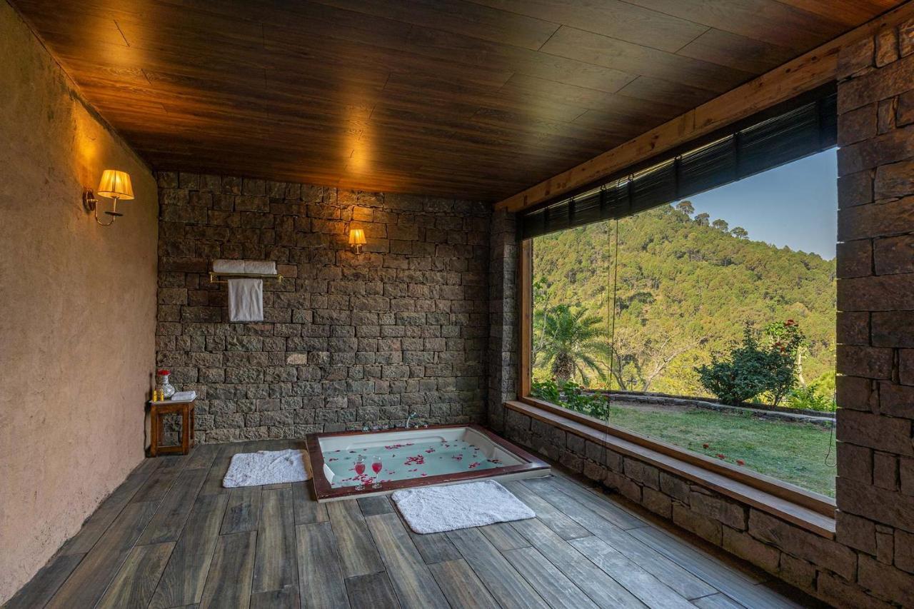 Stayvista At Mountain Mirage 3Br Villa Luxury In Kasauli With Jacuzzi Солан Экстерьер фото